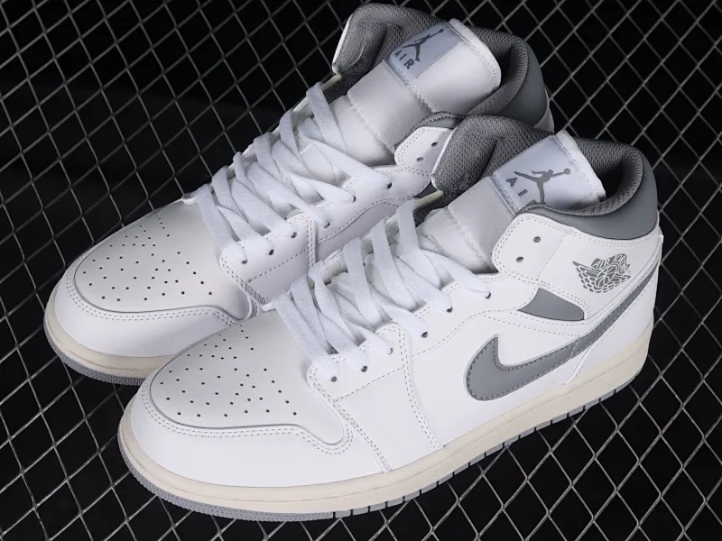 All categories Air Jordan Jordan series basketball shoes Air Jordan 1 Mid Air Jordan 1 Mid "Vintage Grey" AJ1 Joe 1 white gray first year China basketball shoes 554724-135